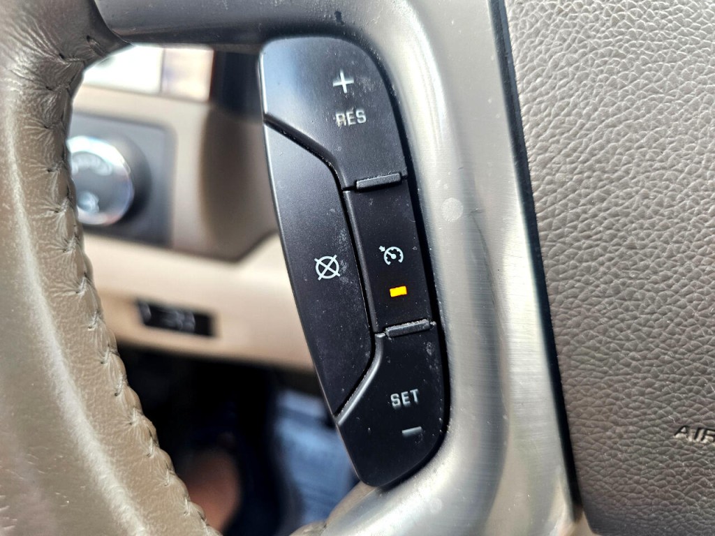 2011 Chevrolet Suburban Image 40