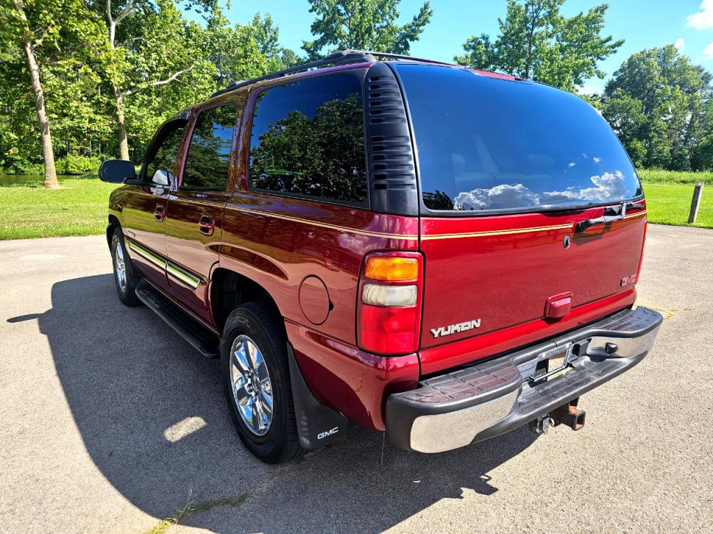 2003 GMC Yukon Image 8