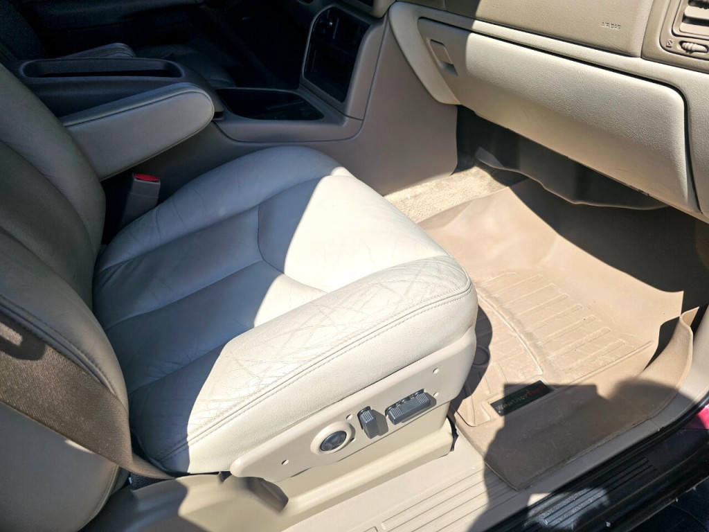 2003 GMC Yukon Image 18