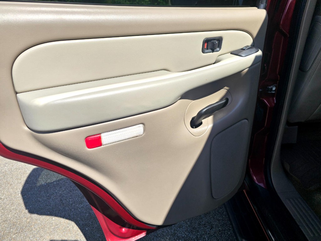 2003 GMC Yukon Image 23