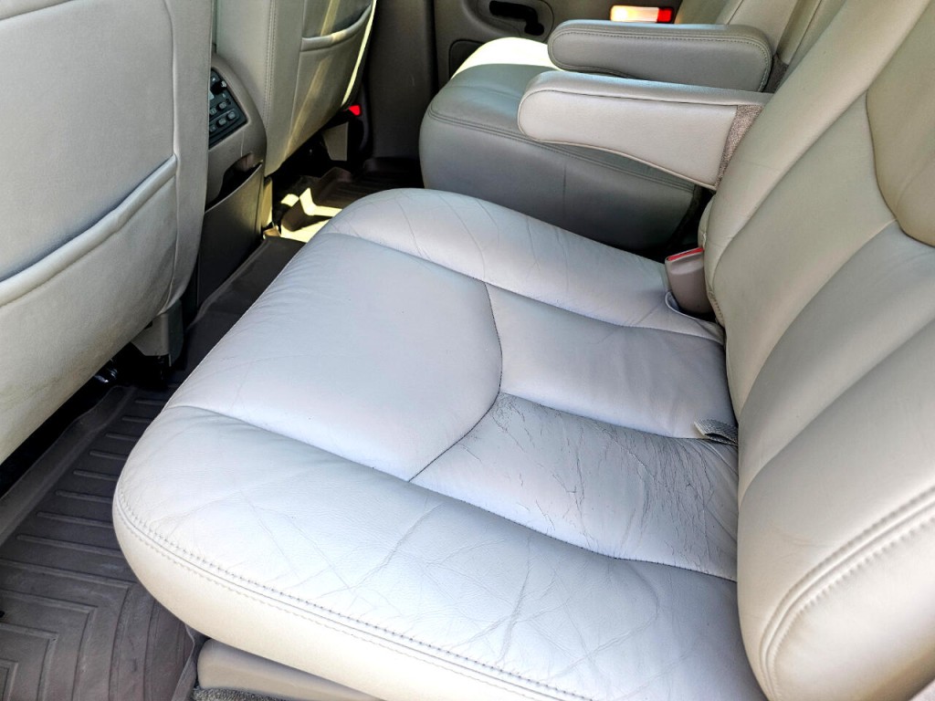 2003 GMC Yukon Image 24