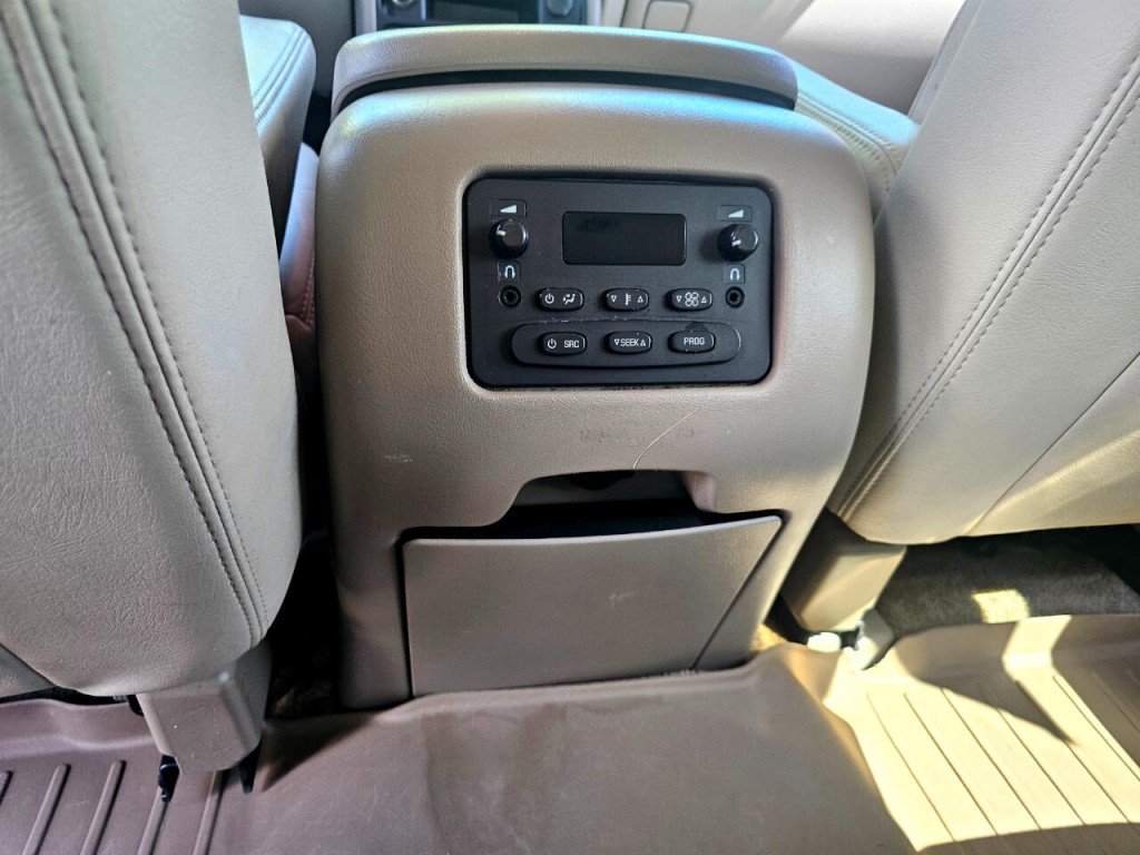 2003 GMC Yukon Image 25
