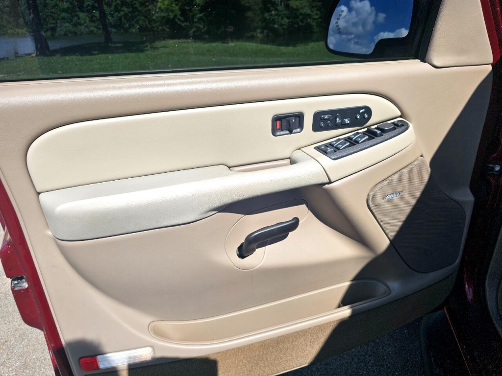 2003 GMC Yukon Image 27