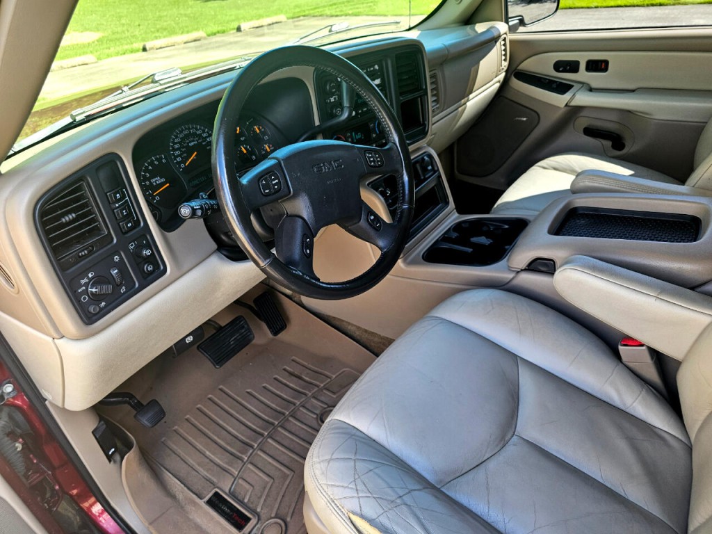 2003 GMC Yukon Image 28
