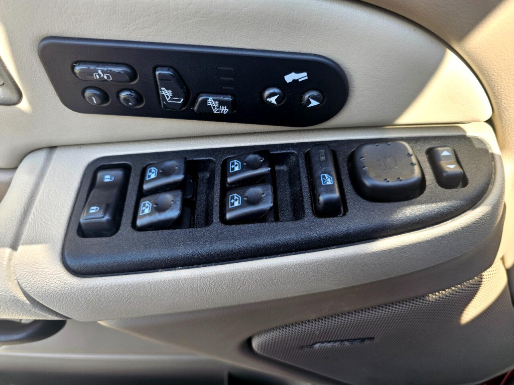 2003 GMC Yukon Image 32
