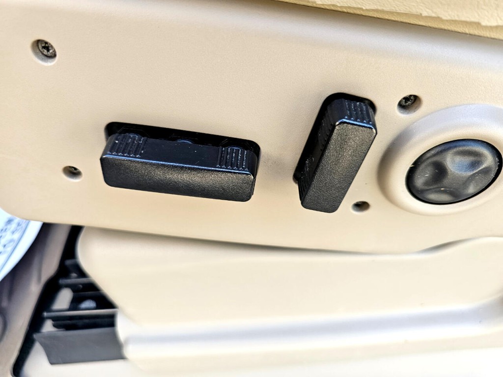 2003 GMC Yukon Image 33