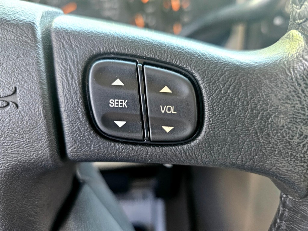 2003 GMC Yukon Image 36