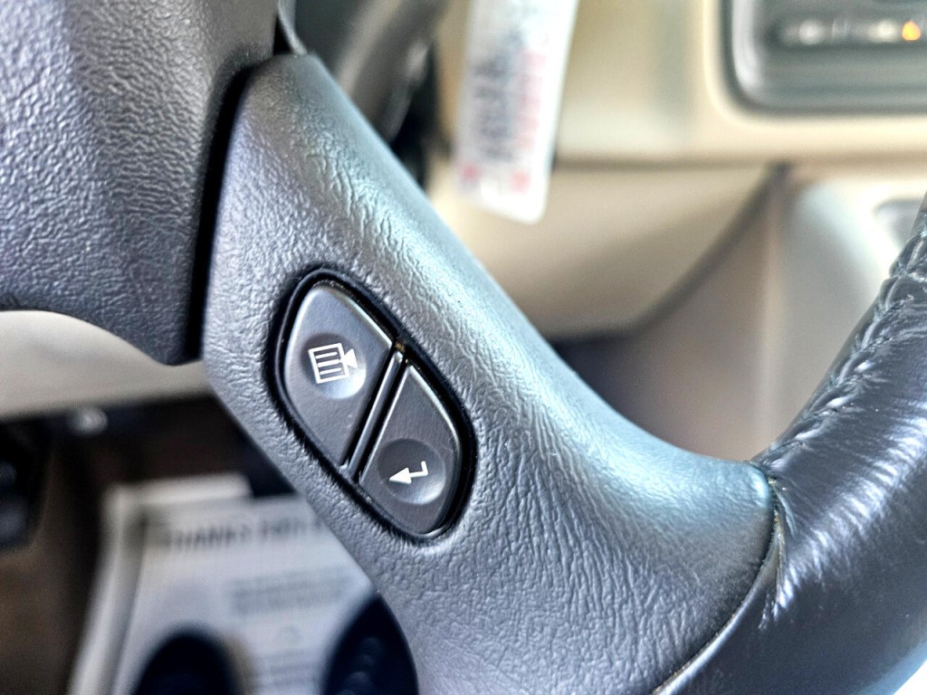 2003 GMC Yukon Image 37