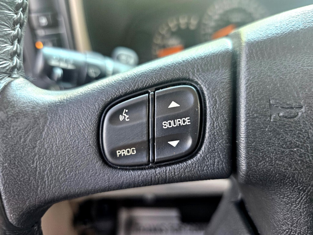 2003 GMC Yukon Image 39