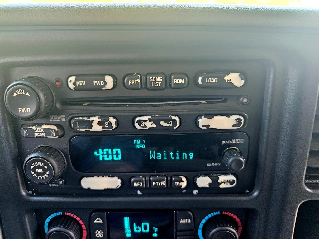 2003 GMC Yukon Image 43