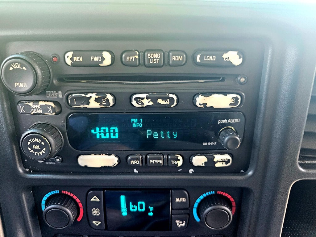 2003 GMC Yukon Image 44
