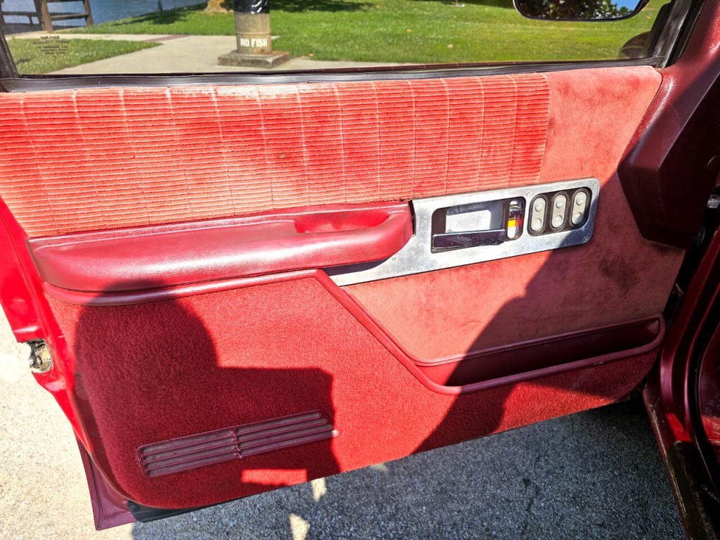 1992 Chevrolet C/K Image 20