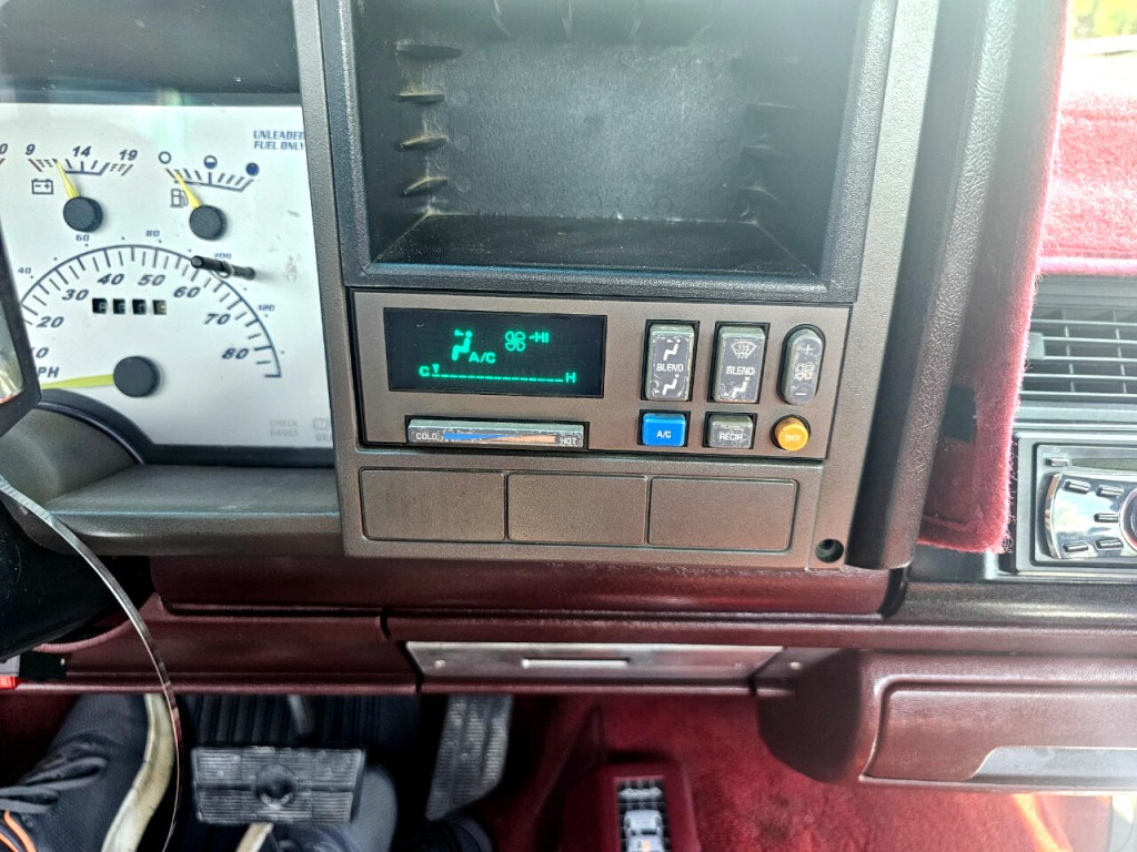 1992 Chevrolet C/K Image 30