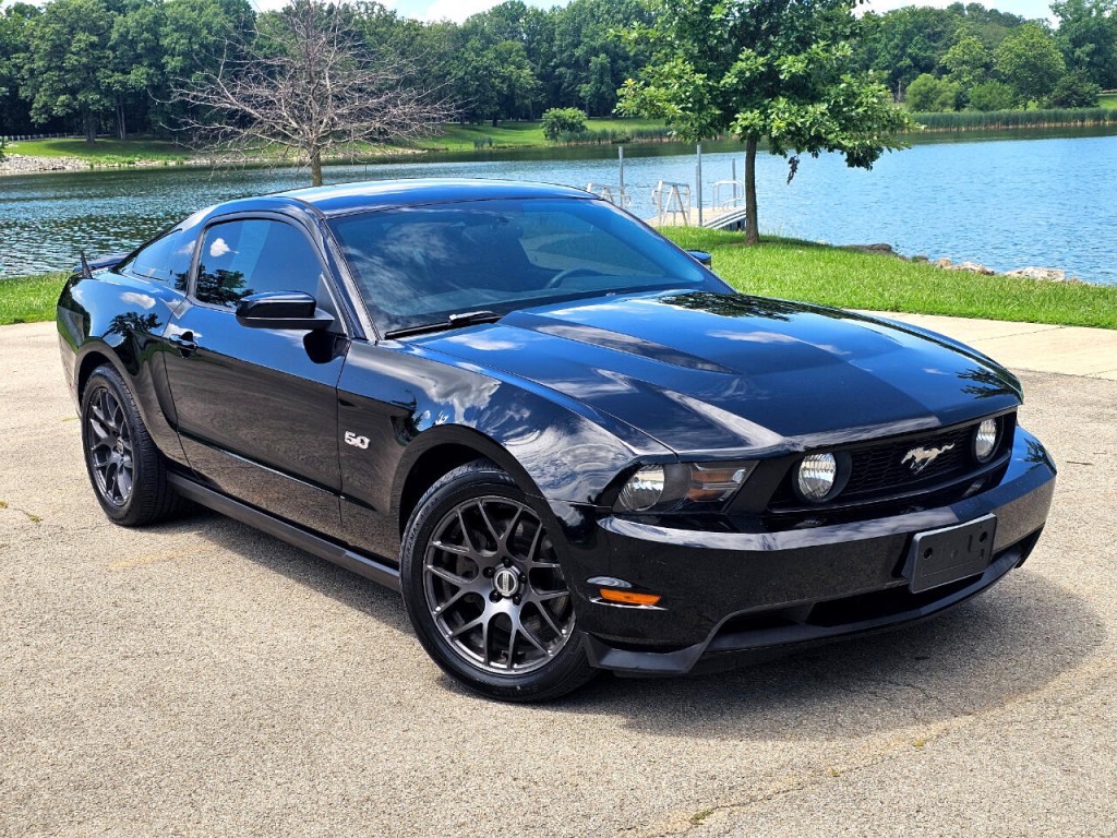 2012 Ford Mustang Image 2