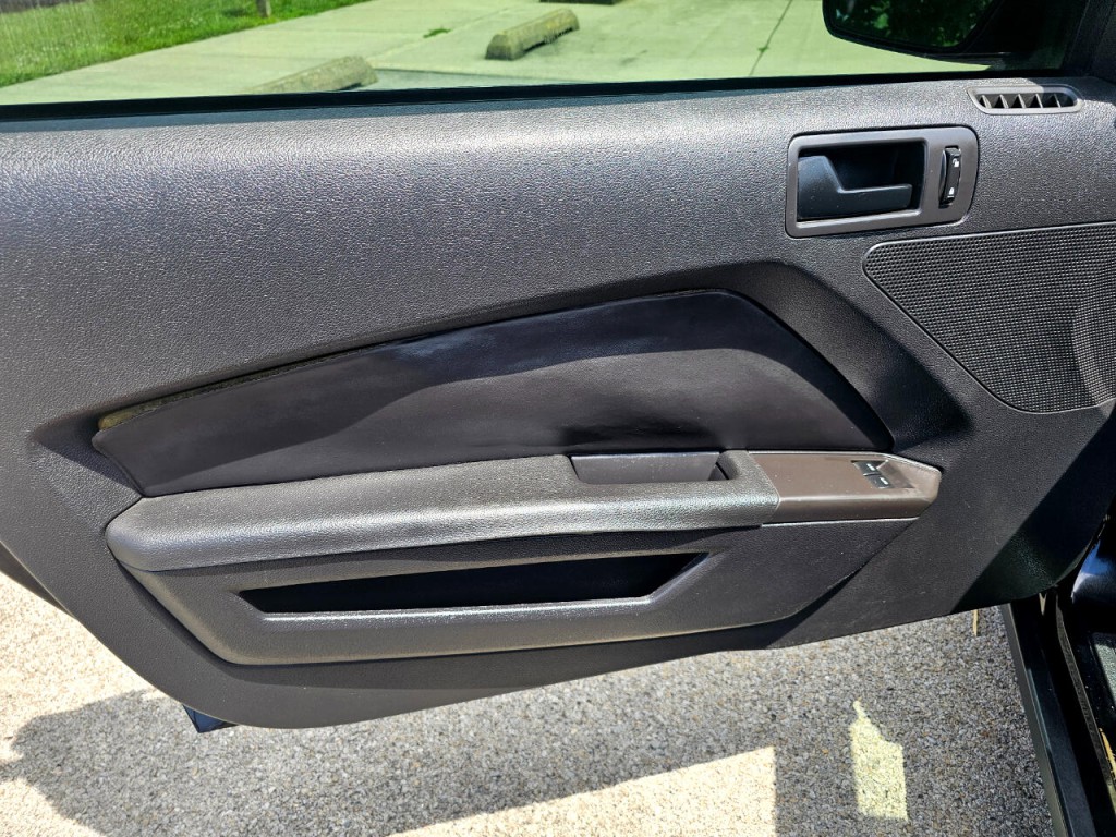 2012 Ford Mustang Image 22