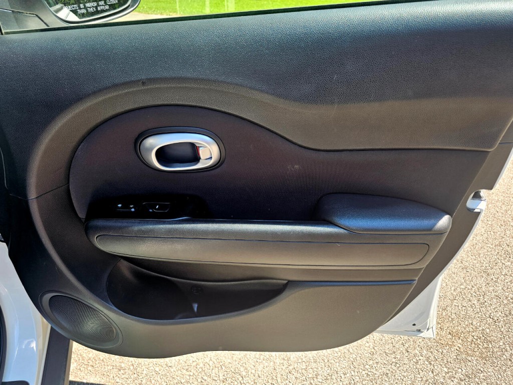 2015 Kia Soul Image 16