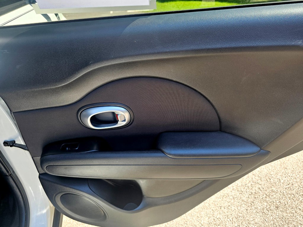 2015 Kia Soul Image 18