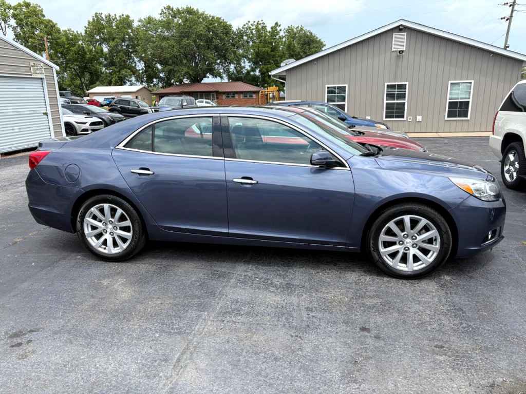 2013 Chevrolet Malibu Image 2