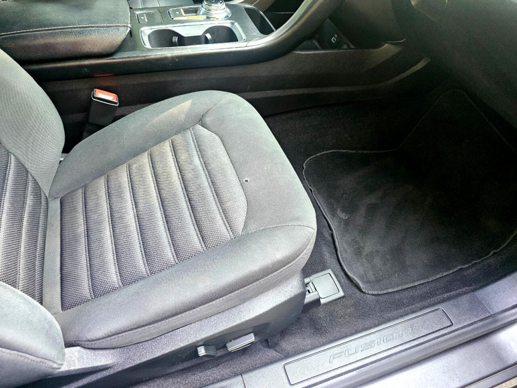 2017 Ford Fusion Image 18