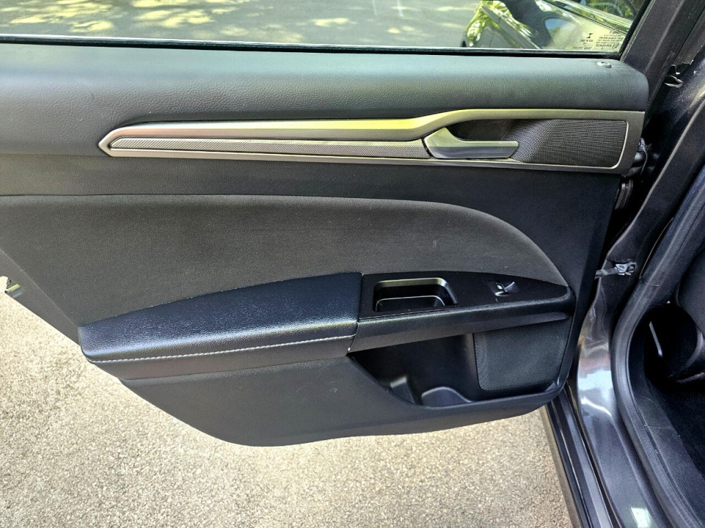 2017 Ford Fusion Image 23