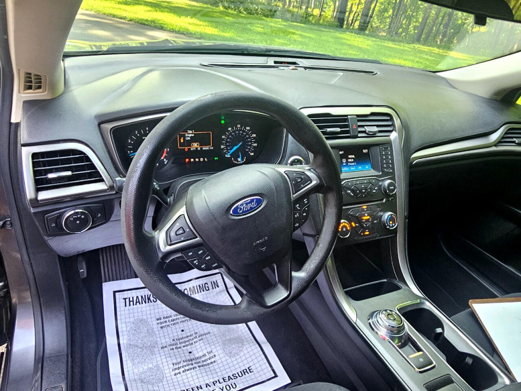 2017 Ford Fusion Image 30