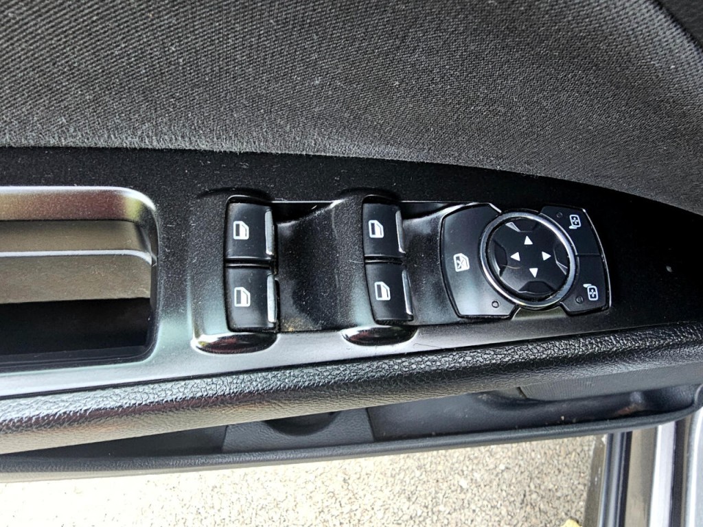 2017 Ford Fusion Image 32