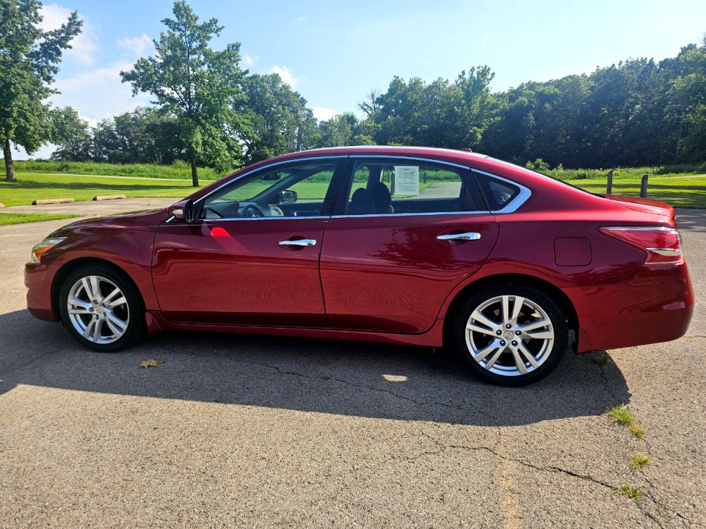 2013 Nissan Altima Image 9