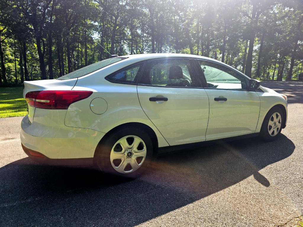 2016 Ford Focus Image 2