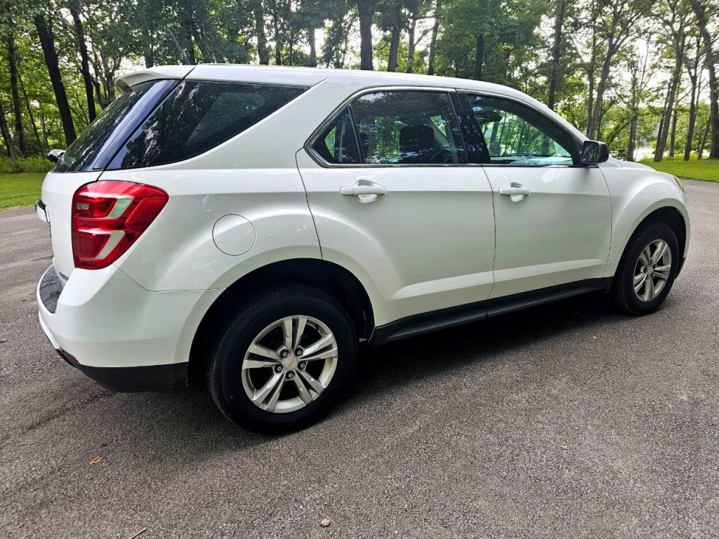 2016 Chevrolet Equinox Image 2
