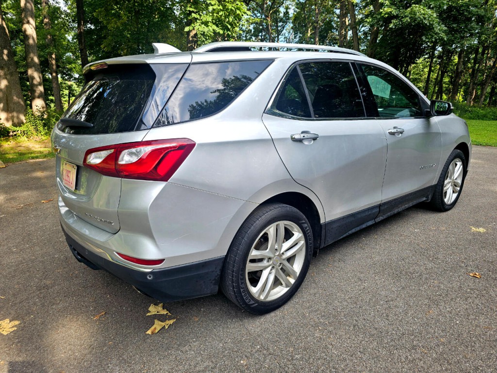 2019 Chevrolet Equinox Image 2