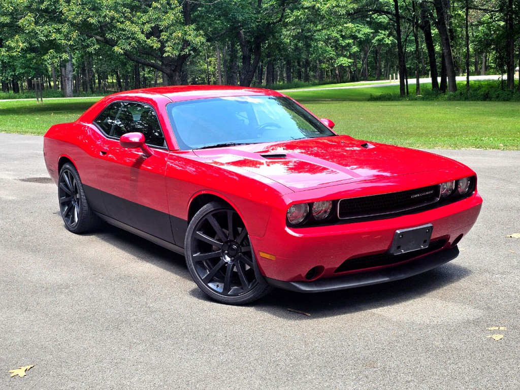 2013 Dodge Challenger Image 2
