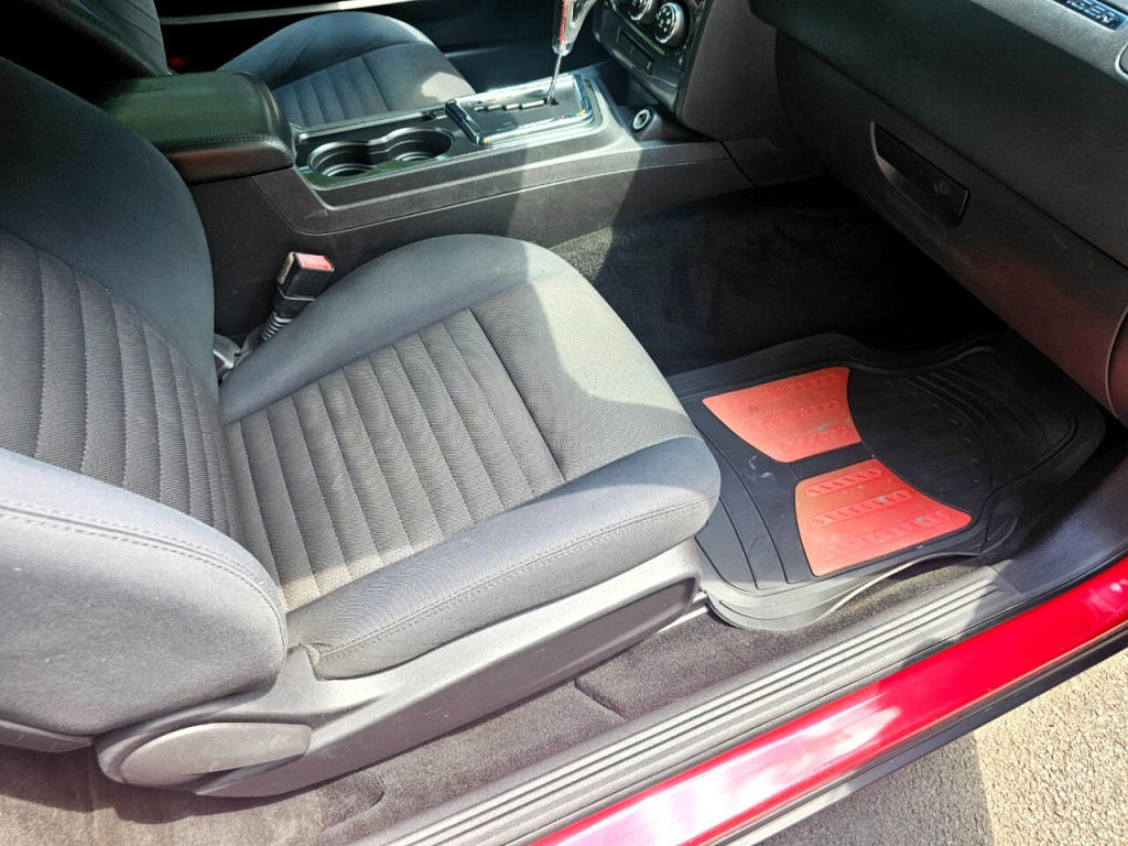 2013 Dodge Challenger Image 17