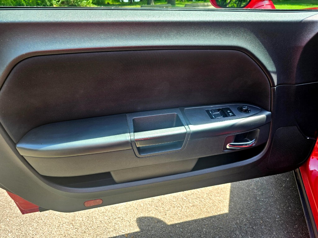 2013 Dodge Challenger Image 21