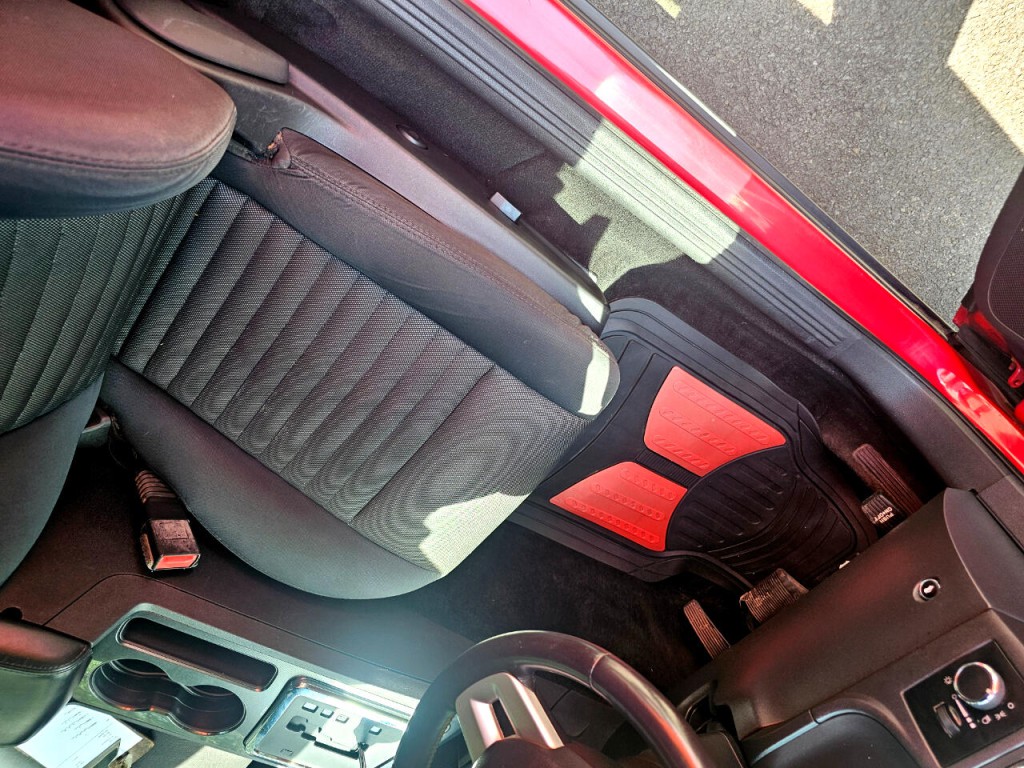 2013 Dodge Challenger Image 22