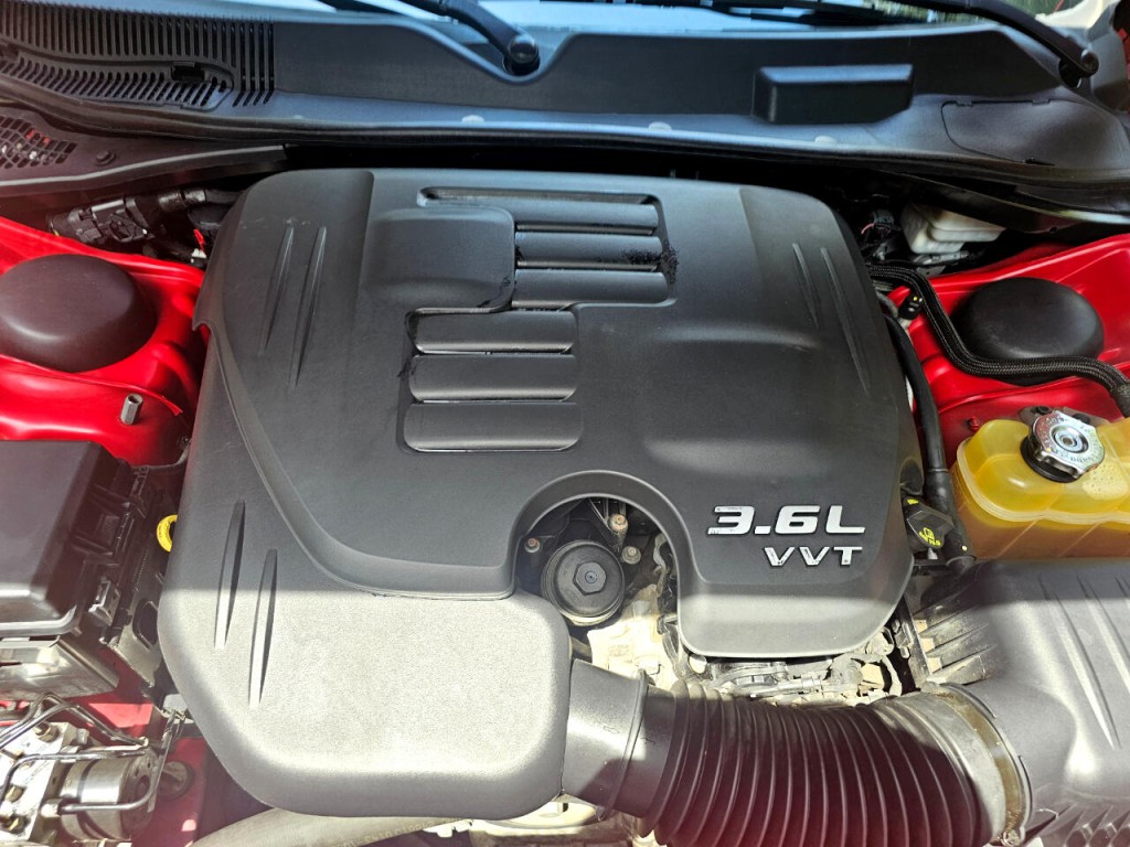 2013 Dodge Challenger Image 24