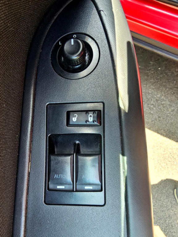 2013 Dodge Challenger Image 25