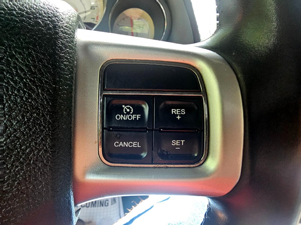 2013 Dodge Challenger Image 29