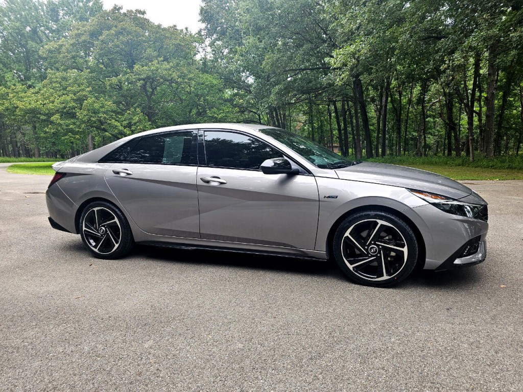 2021 Hyundai Elantra Image 3