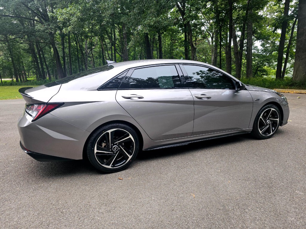 2021 Hyundai Elantra Image 5