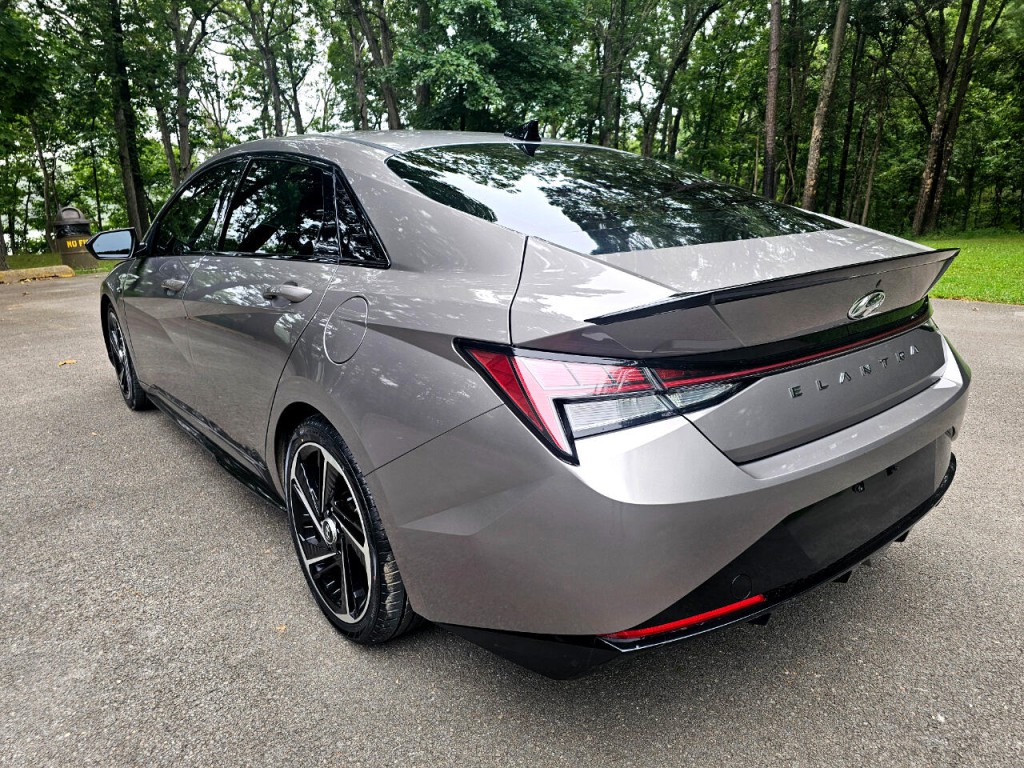 2021 Hyundai Elantra Image 8