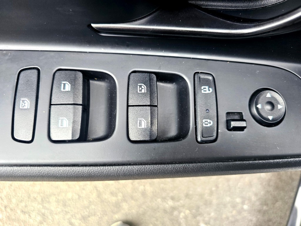 2021 Hyundai Elantra Image 30