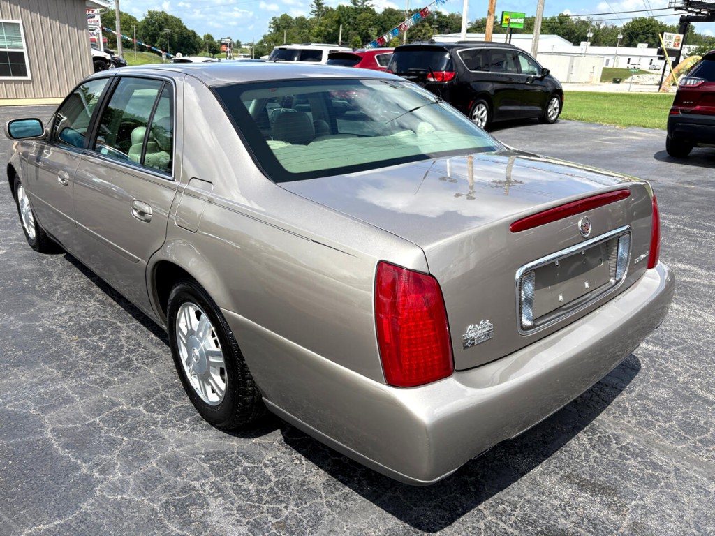 2004 Cadillac DeVille Image 3