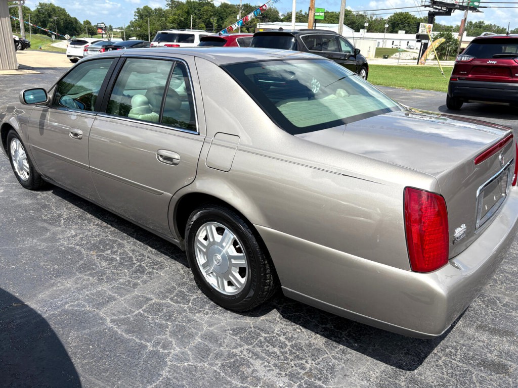 2004 Cadillac DeVille Image 4