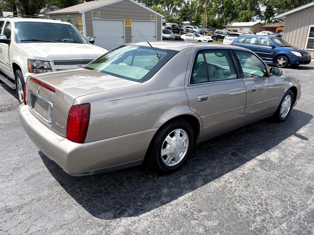 2004 Cadillac DeVille Image 5
