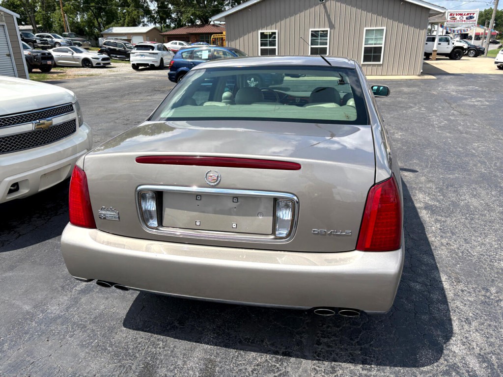 2004 Cadillac DeVille Image 7