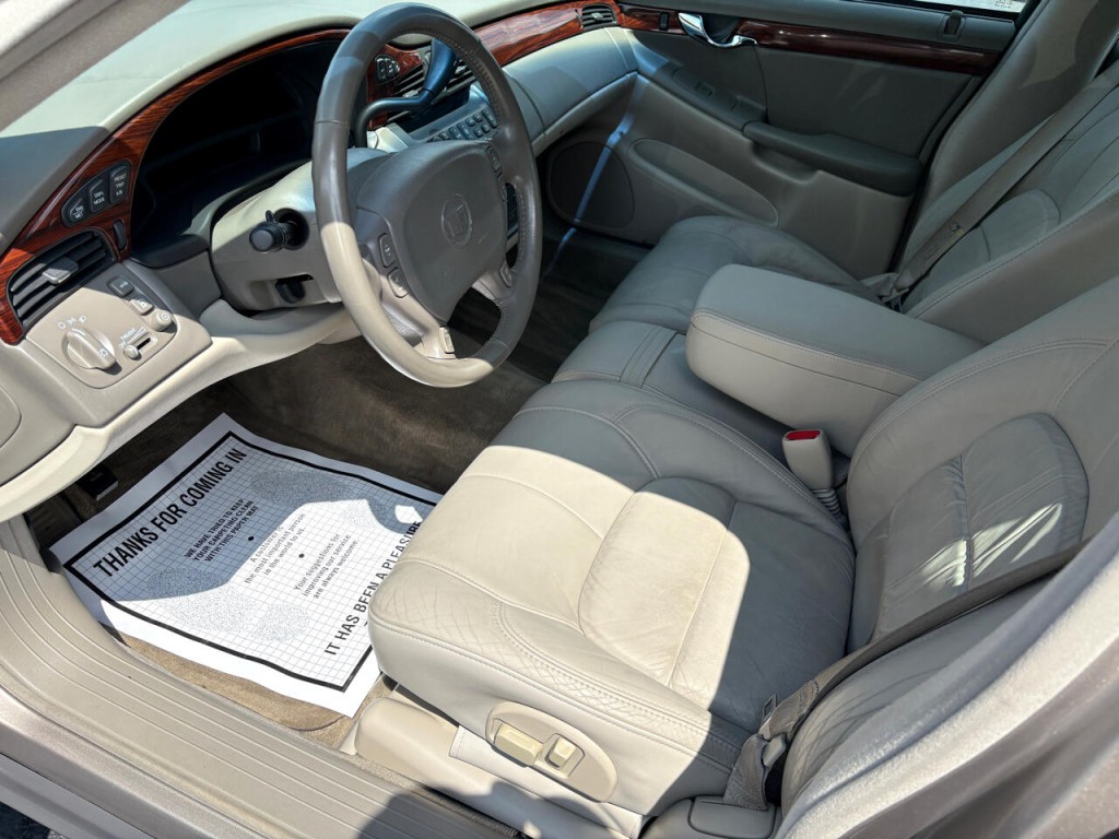 2004 Cadillac DeVille Image 14