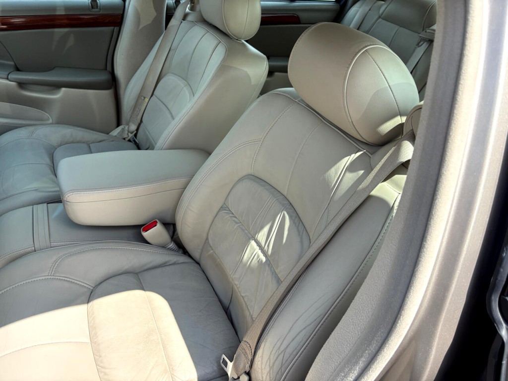 2004 Cadillac DeVille Image 15