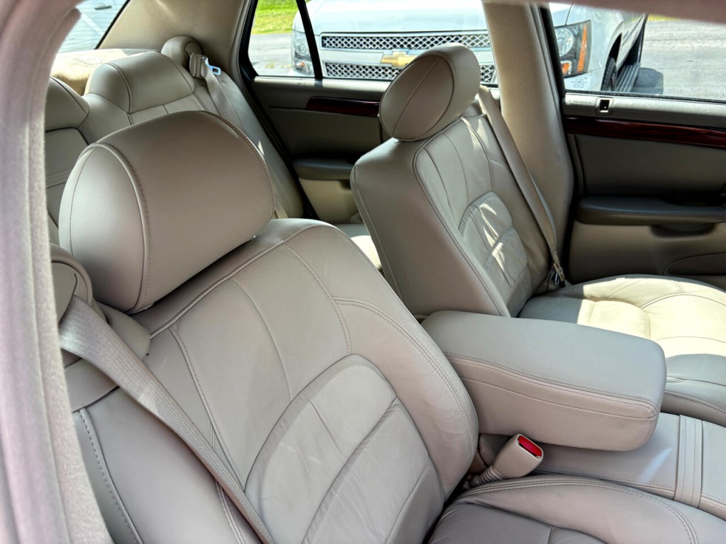 2004 Cadillac DeVille Image 16