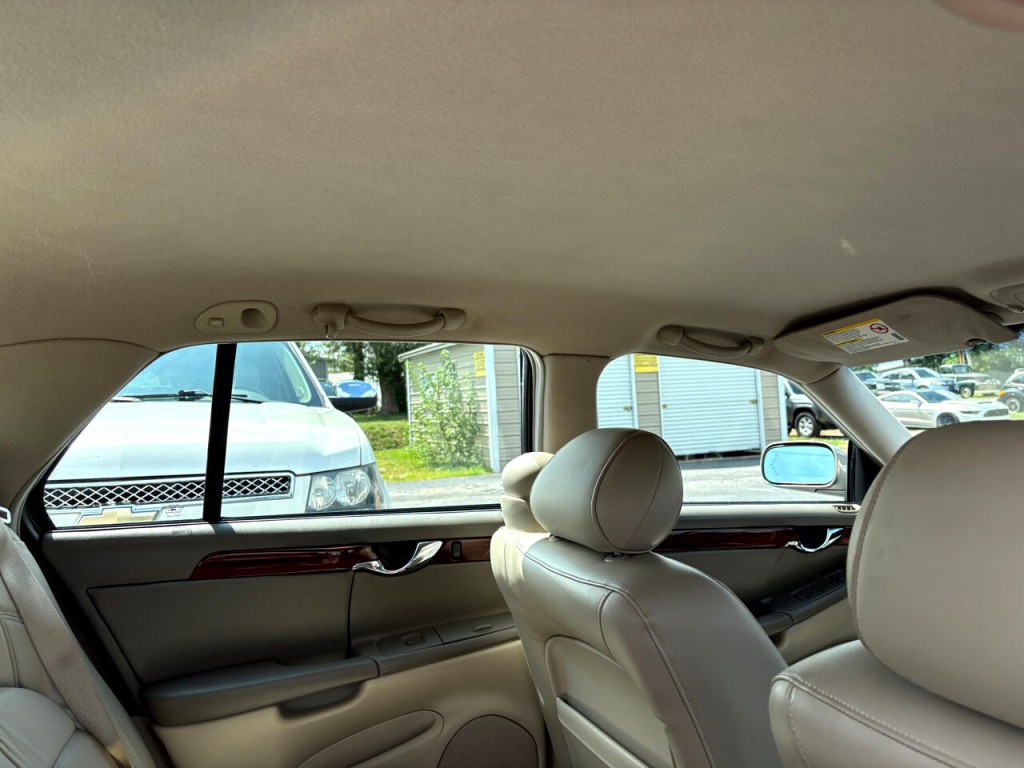 2004 Cadillac DeVille Image 26