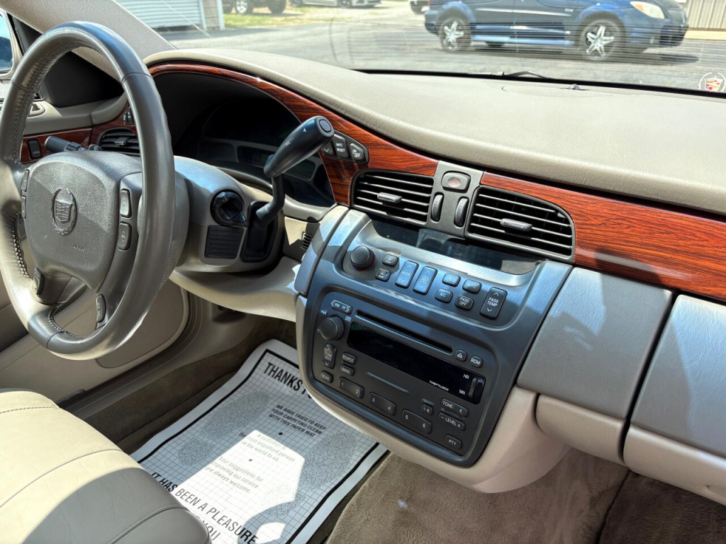 2004 Cadillac DeVille Image 27